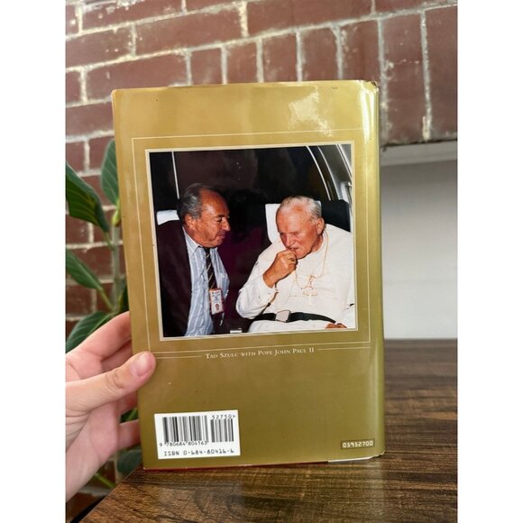 Pope John Paul II: The Biography by Tad Szulc - Picture 7 of 8